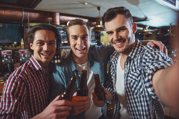 Men in pub