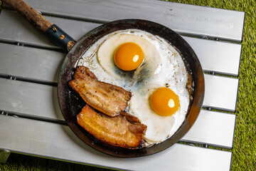 スキレットでベーコンエッグ Bacon egg with cast-iron skillet