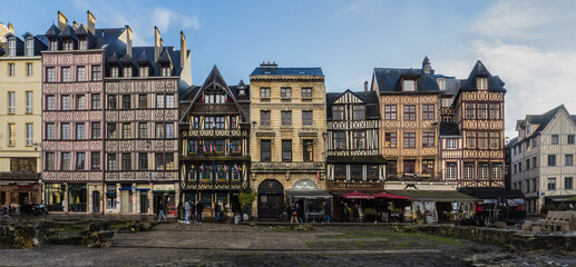 Fototapeta na wymiar Skyline Place du Vieux Marché à Rouen