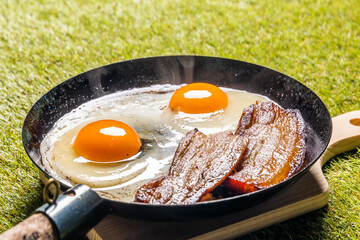 スキレットでベーコンエッグ Bacon egg with cast-iron skillet