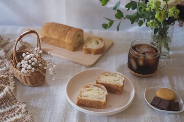 パンとアイスコーヒー