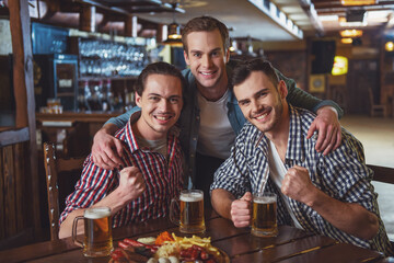Men in pub