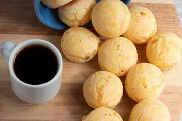 Portion of cheese bread (pão de queijo) with black coffee.