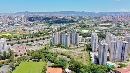 Fotografia Aérea da Região da Penha com vista para a Rodovia Marginal Tietê, São Paulo, Brasil