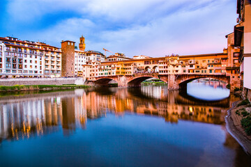 Fototapeta premium amazing sunset over Ponte Vecchio Florence Italy
