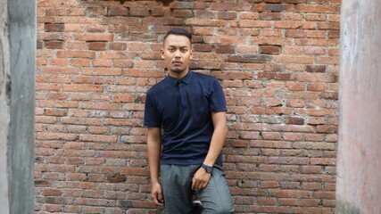 A guy in a blue t-shirt wallpaper HD