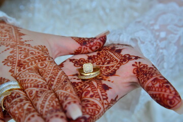 Elegant Wedding Ring with Beautiful Henna of Bride Hand.