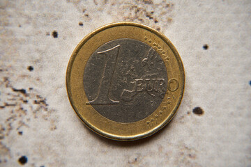 jedno euro na betonie - obrazy, fototapety, plakaty