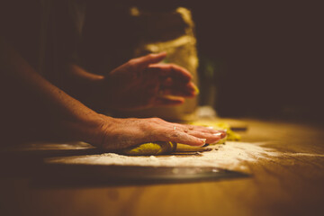 pétrissage et fabrication d'une pâte artisanale pour des pâtes fraiches 