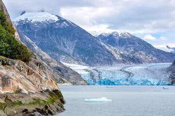 Obraz premium landscape with lake and iceberg in Alaska