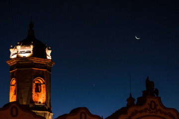 Fototapeta na wymiar Holy Cathedral Basilica, a beautiful night in the city of Potosí-Bolivia 2021