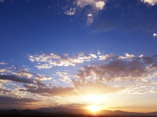 Fototapeta premium coucher de soleil brillant 
