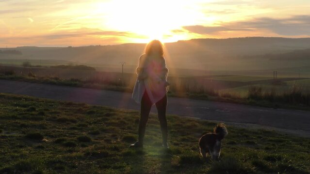 Danse au coucher de soleil