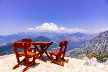 Table and chairs in front of a stunning Panorama