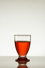 coctel con cubo de hielo