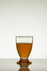 coctel con cubo de hielo