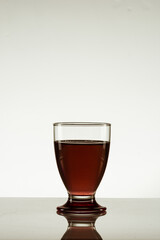 coctel con cubo de hielo