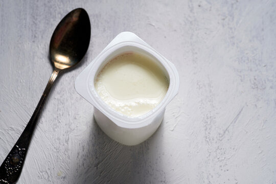 Natural skimmed yogurt