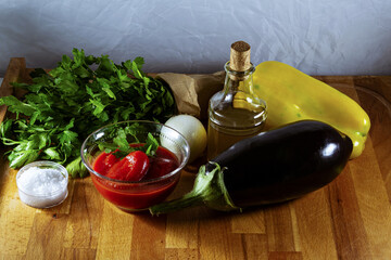 verduras y aceite para ensalada