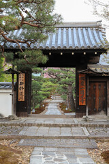 Fototapeta premium 圓光寺の門