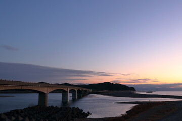 Obraz premium 仁淀川 日の出を待つ 冬 （高知県 土佐市）