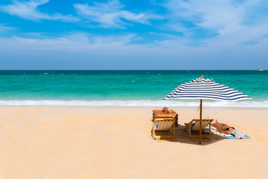 Koh Larn is a tropical sea of Thailand with beaches as well as beautiful landscapes in the background.