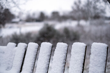Snowy wooden fence - 481966500
