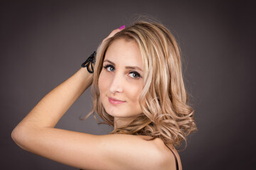 Obraz premium portrait of a young woman in a photo studio