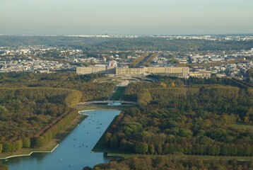 Vue aérienne du Chateau de Versailles vu du parc - obrazy, fototapety, plakaty