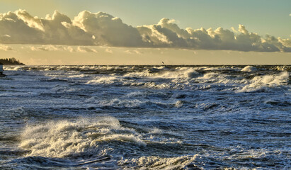 Wellen, Wave, Sonnenuntergang, Sturm, Flut, Wasser, Meer, See, Küste, Abendsonne,