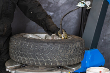 Vulcanizer, changes the tires on the car,substitution of season rubber on machine