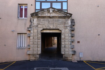 Maison typique, vue de l'extérieur, ville de Pierrelatte, département de la Drôme, France