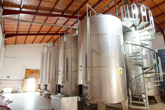Bodega Casa Castillo, integrada en la D.O. Jumilla. Ubicada en la Ctra. Jumilla a Hellin, Jumilla, Murcia.