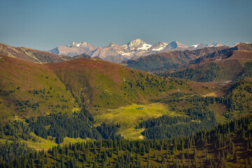 Fototapeta premium Panoramic views of the alpine valley of mountain glockner and the Grossglockner massif