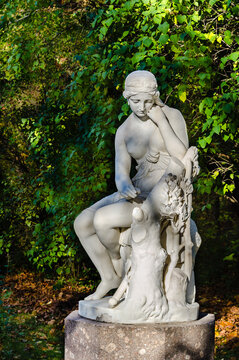 The marble statue of the Italian sculptor R. Rinaldi - Erminia is installed on the Aviary site of Pavlovsky Park.