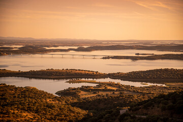 Obraz premium PORTUGAL ALENTEJO MONSARAZ LAKE