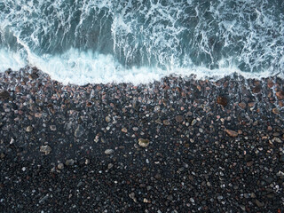 Obraz premium Brandung an der Felsenküste im Norden von Bali