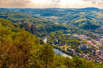 Fototapeta premium Wanderung durch Bad Kreuznach mit seinen Salinen, Heilquellen und Berglandschaft