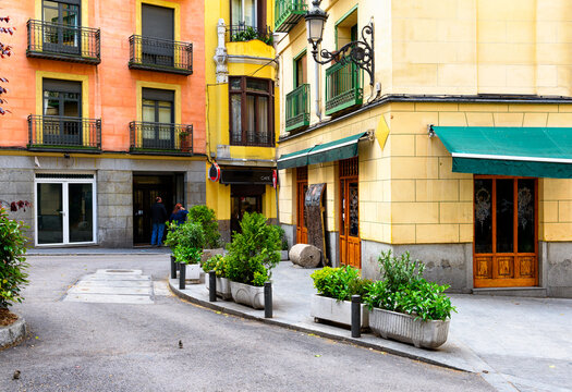 Fototapeta Old street in Madrid, Spain. Architecture and landmark of Madrid, postcard of Madrid.