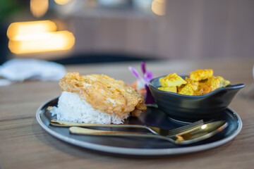 Thai jasmine rice with omlet and orange curry decorated by orchid. - obrazy, fototapety, plakaty