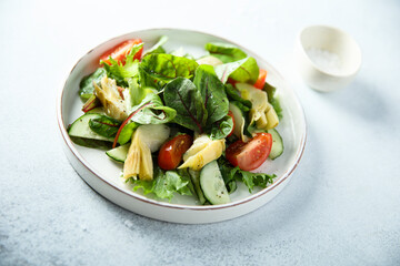 Artichoke salad with tomatoes and cucumber