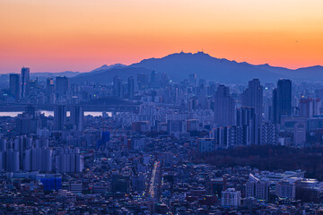 Fototapeta premium Cityscape night view of Seoul, South Korea at sunset time
