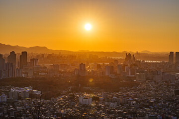 Fototapeta premium Cityscape night view of Seoul, South Korea at sunset time