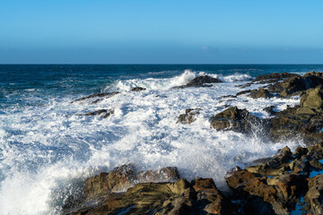 Fototapeta na wymiar Waves Crashing on Rocks