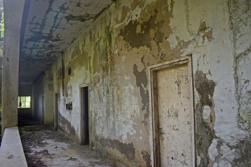 abandoned building in mumbai , india 