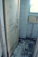 Dirty abandoned toilet 