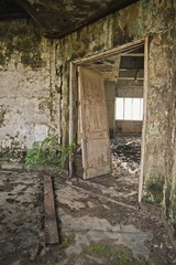 Fototapeta na wymiar abandoned building 