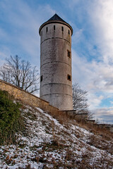 Fototapeta na wymiar Burgturm der Burg Plesse in Bovenden in Niedersachsen, Deutschland