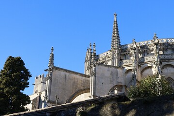 La cathédrale Saint Vincent, vue de l'extérieur, village de Viviers, département de l'Ardèche,...