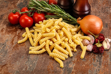 Raw Italian wheat pasta - Fusilli